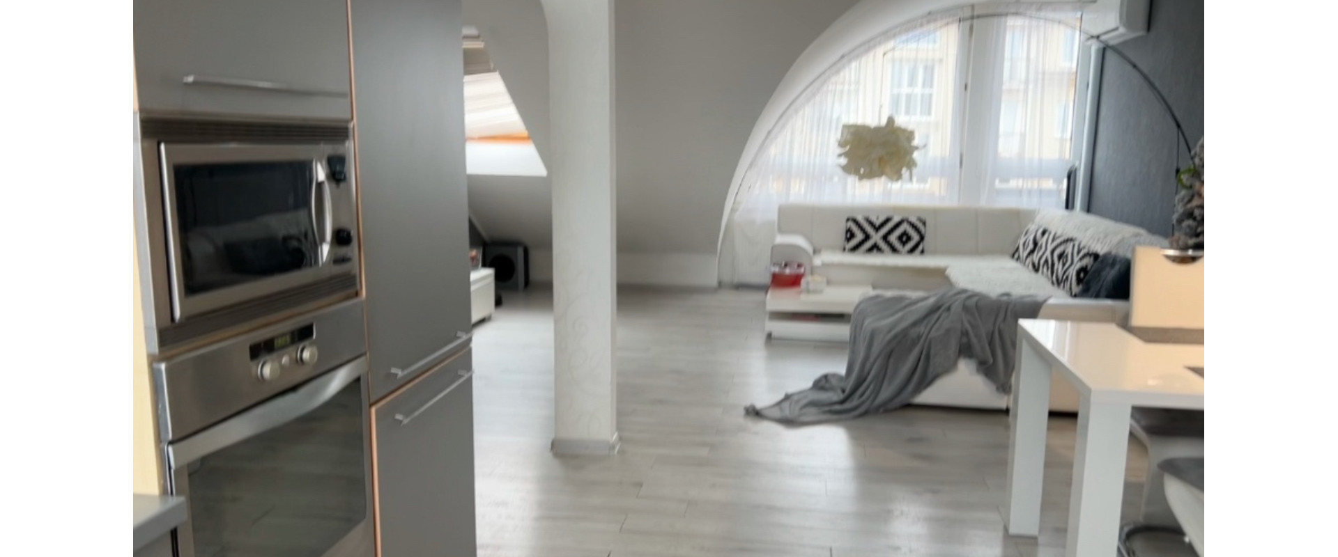 Nádherný klimatizovaný 4-izbový byt na Bulvári