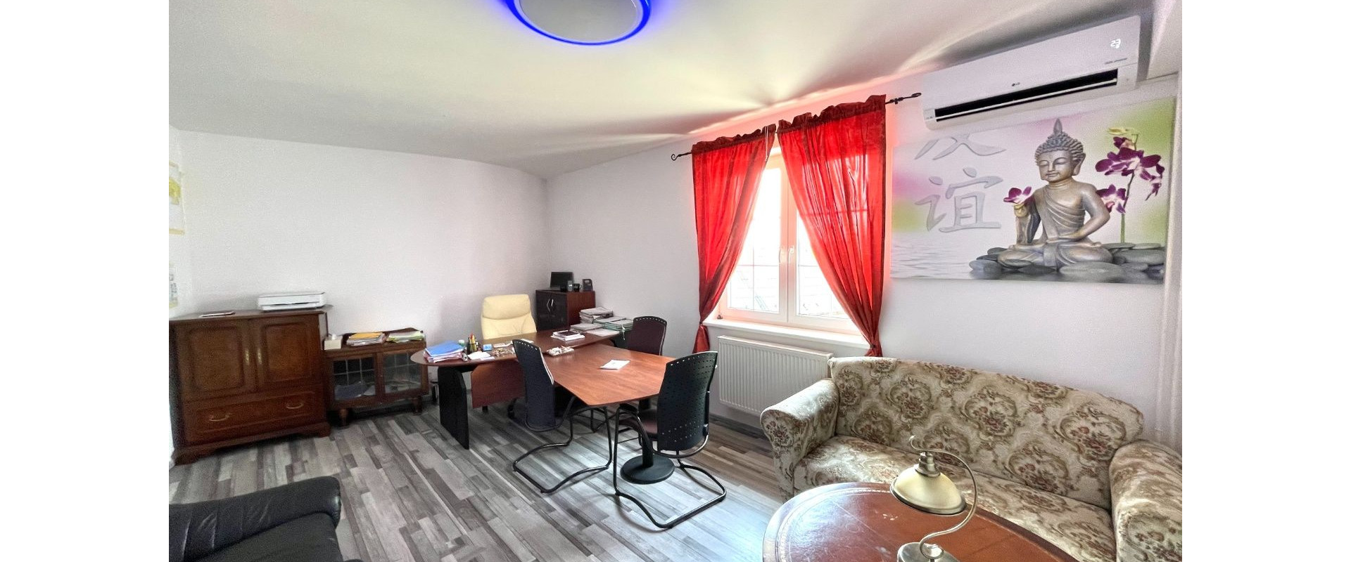 Znížená cena. Luxusný klimatizovaný veľký 3 + 1 . Vlastný výťah priamo do bytu