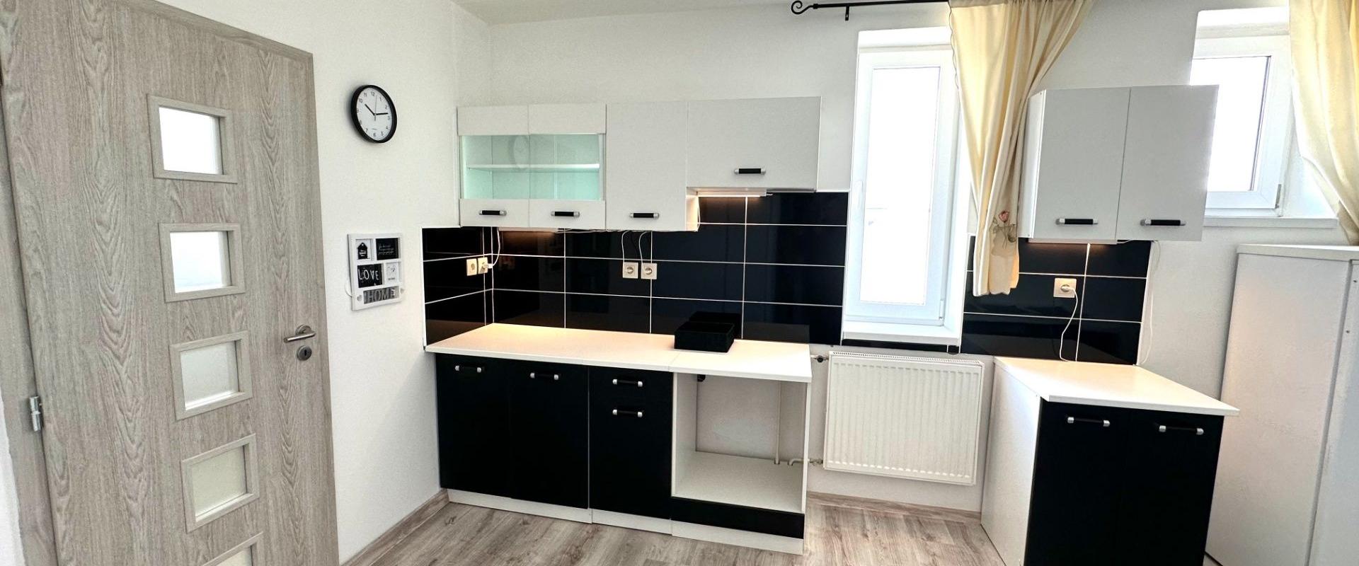 Na predaj veľký priestranný 2-izbový - zariadený