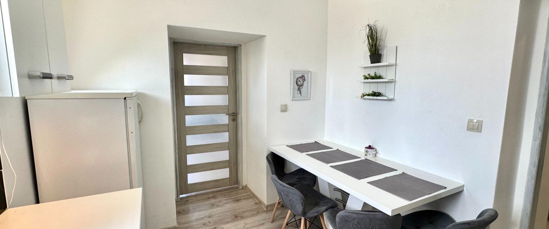 Na predaj veľký priestranný 2-izbový - zariadený