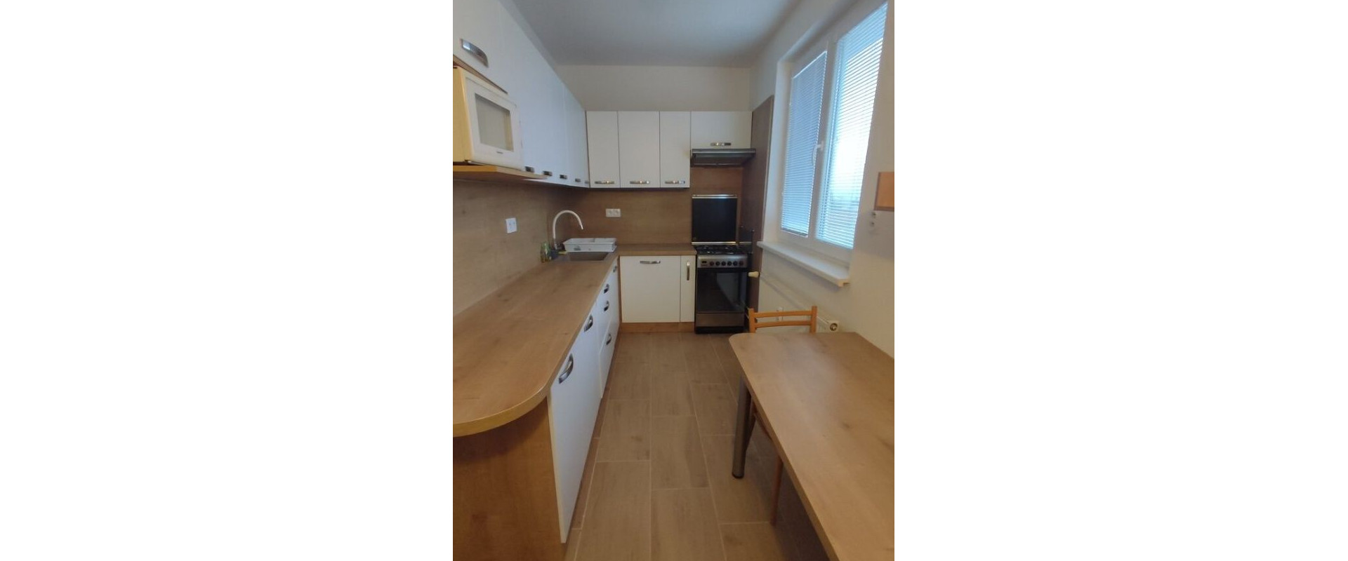 Na prenájom zariadený 2-izbový byt po rekonštrukcii s loggiou – Prievidza, Š. Králika