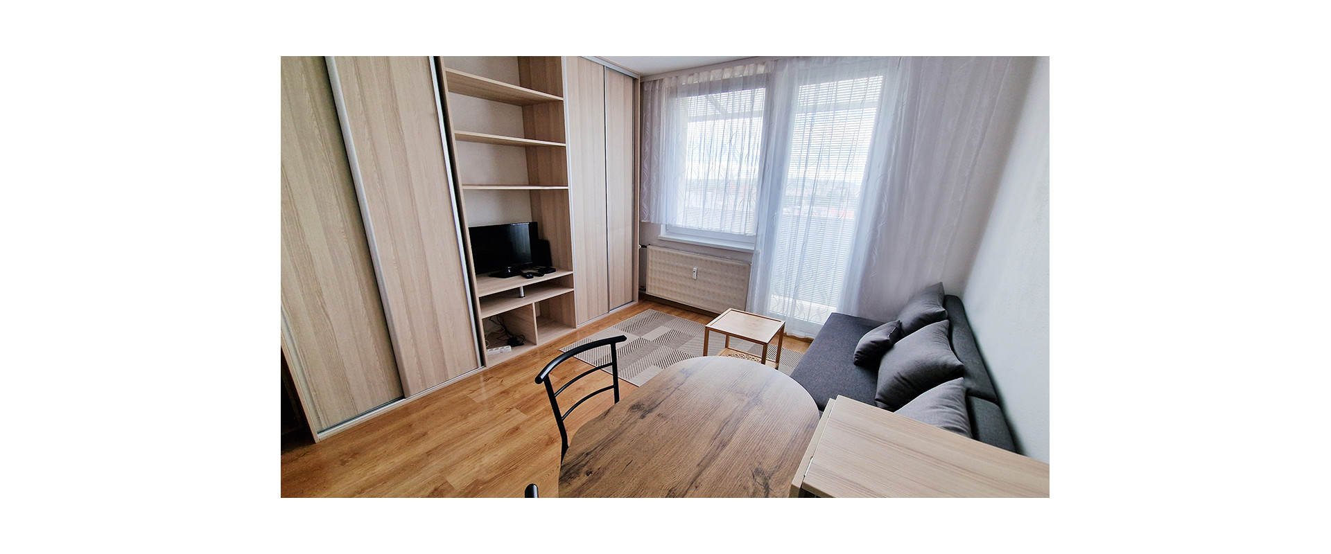 Garsónka s výhľadom na mesto – skvelá investícia, zariadenie v cene!