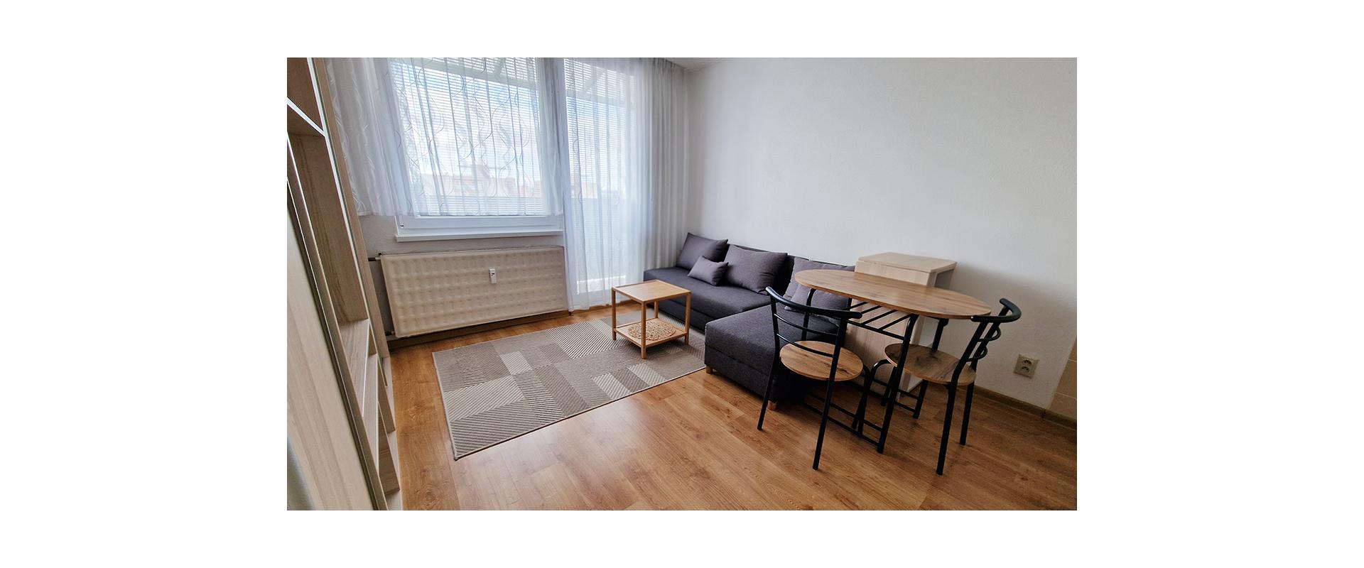 Garsónka s výhľadom na mesto – skvelá investícia, zariadenie v cene!