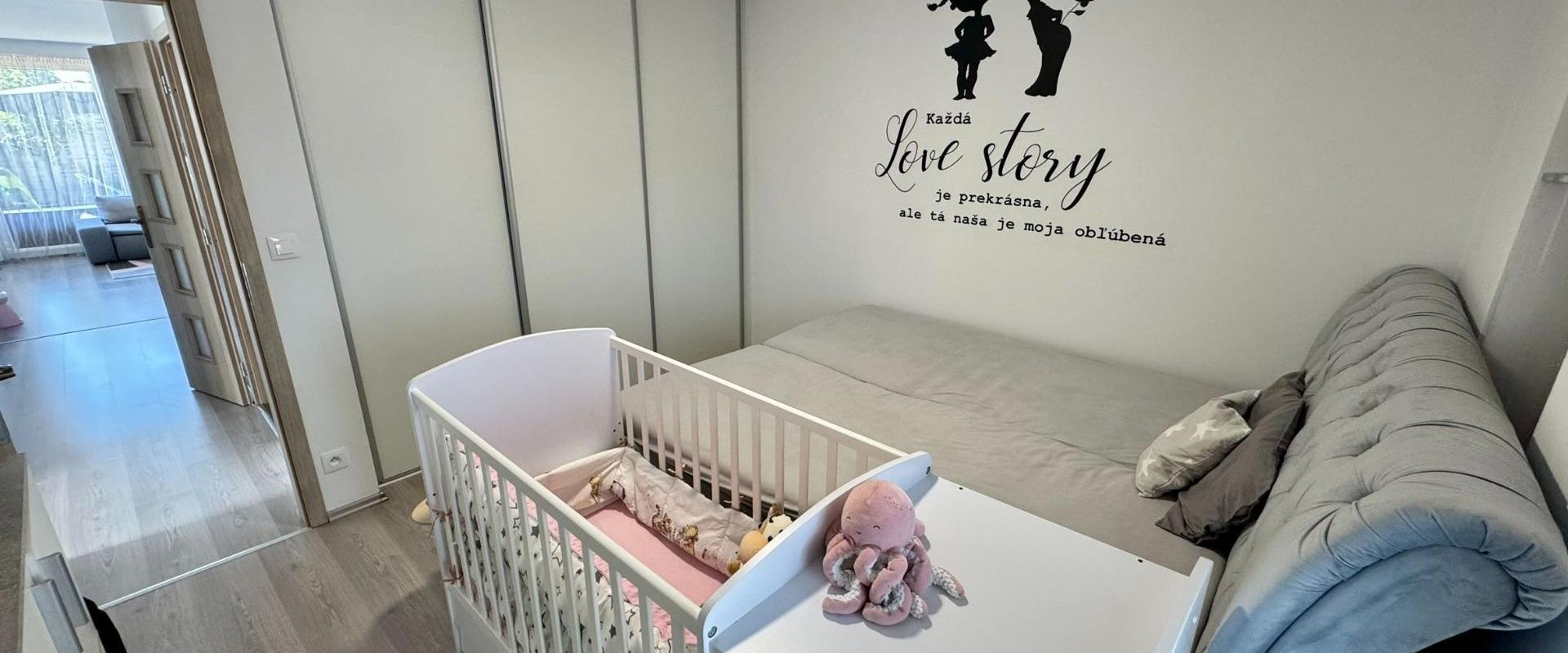 PREDANÉ - 3 izbový byt (75m2) so záhradkou (84m2) a parkovacím miestom - Košúty