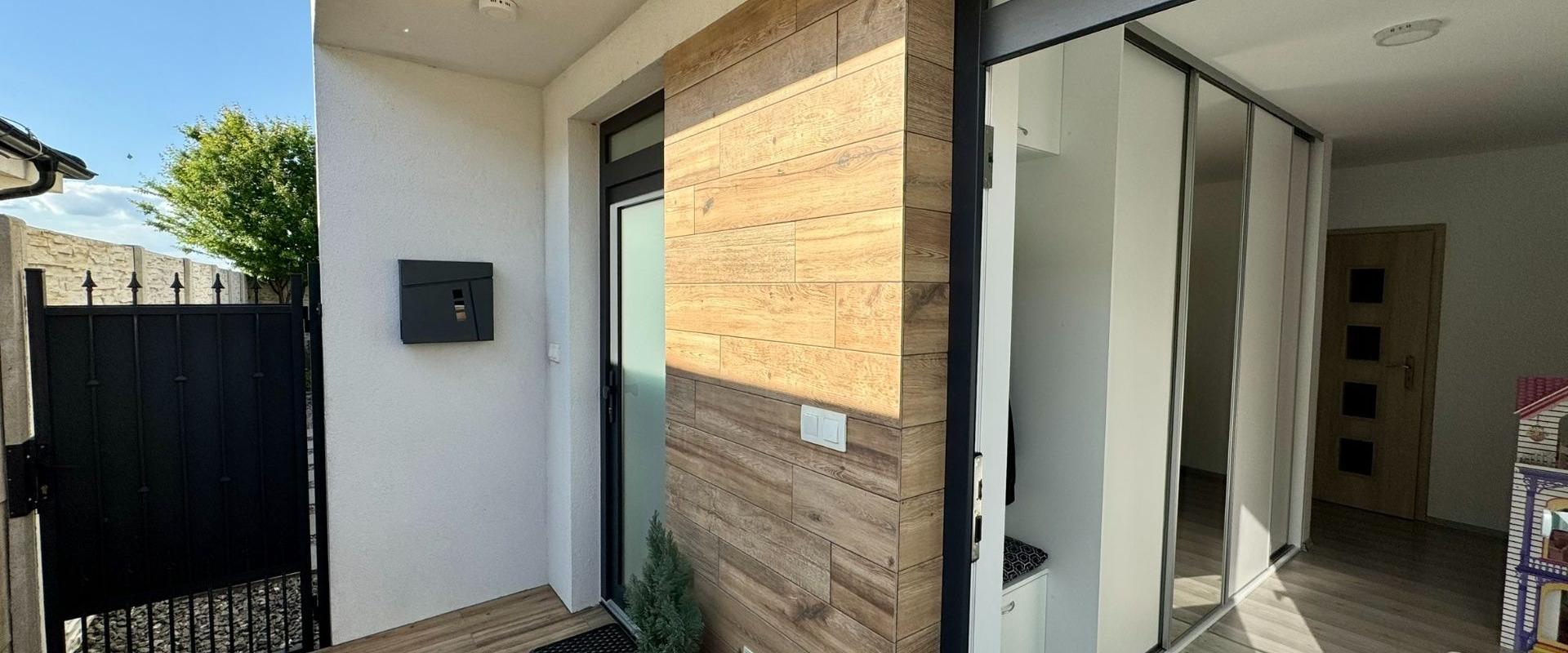 PREDANÉ - 3 izbový byt (75m2) so záhradkou (84m2) a parkovacím miestom - Košúty