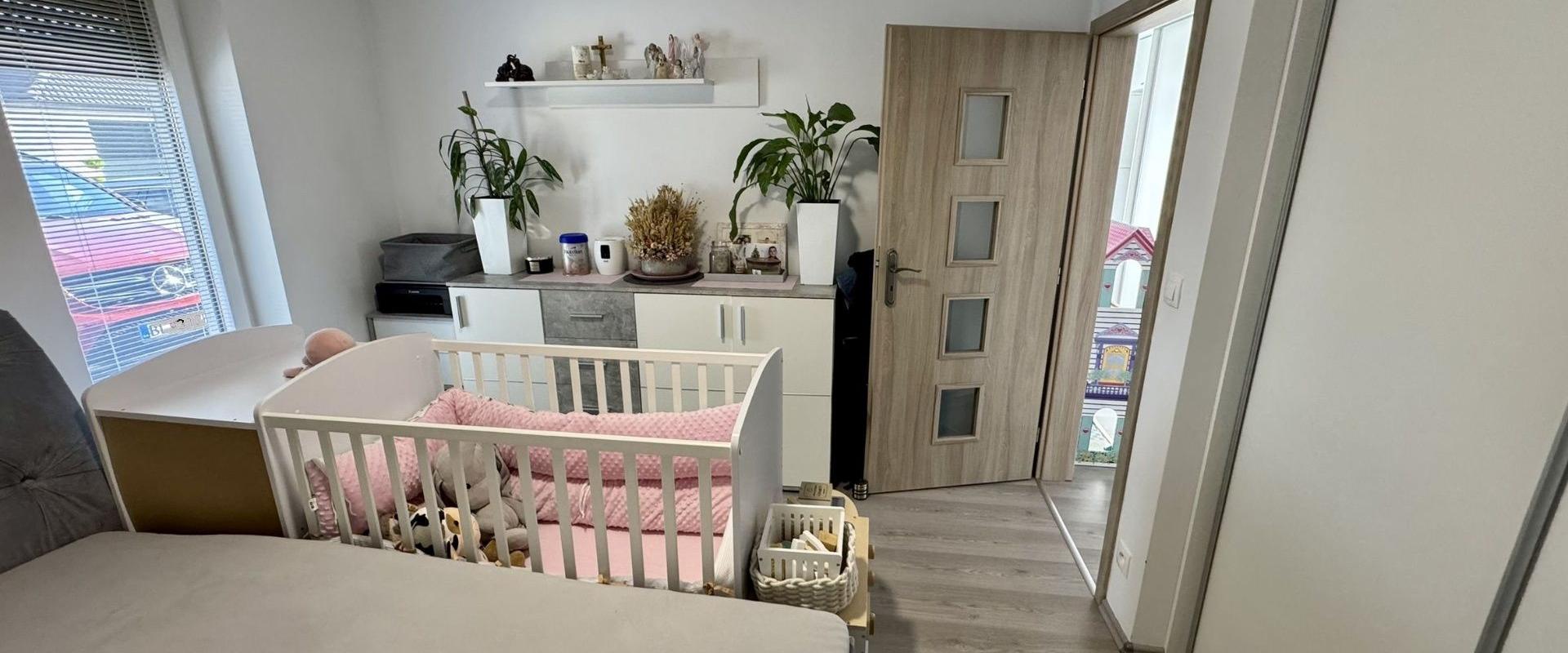 PREDANÉ - 3 izbový byt (75m2) so záhradkou (84m2) a parkovacím miestom - Košúty