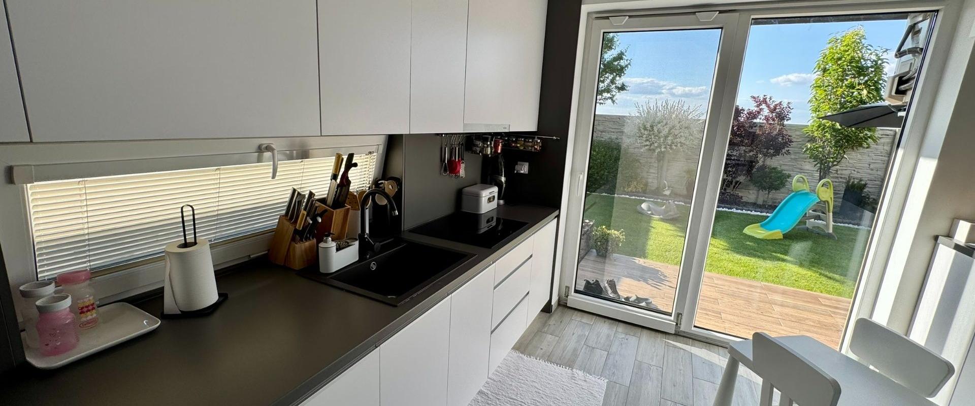 PREDANÉ - 3 izbový byt (75m2) so záhradkou (84m2) a parkovacím miestom - Košúty