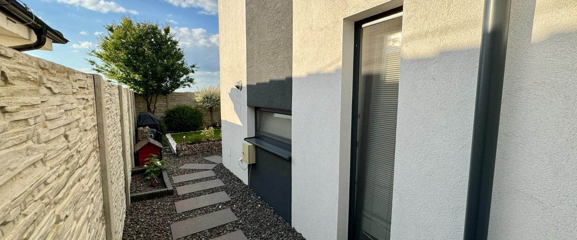 PREDANÉ - 3 izbový byt (75m2) so záhradkou (84m2) a parkovacím miestom - Košúty