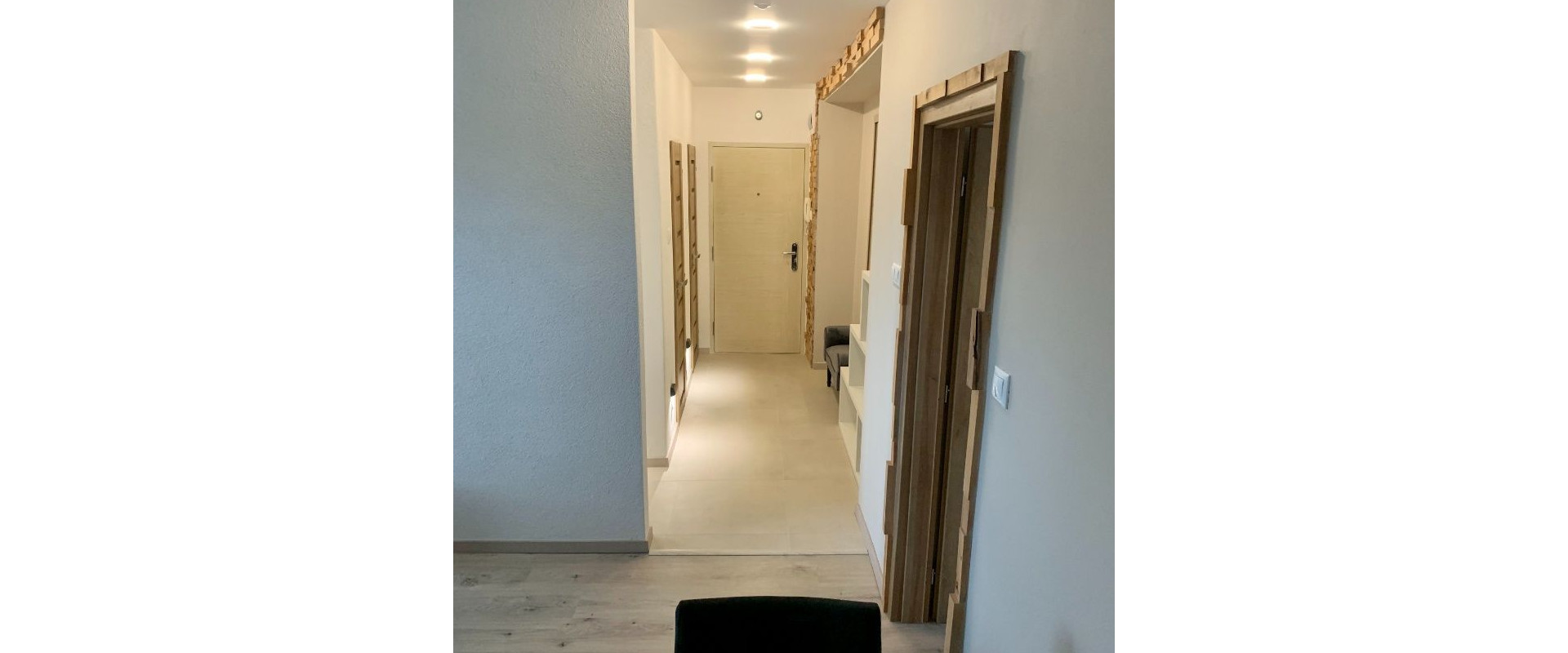 Na Predaj svetlý 2-izbový byt  – centrum Spišská Nová Ves