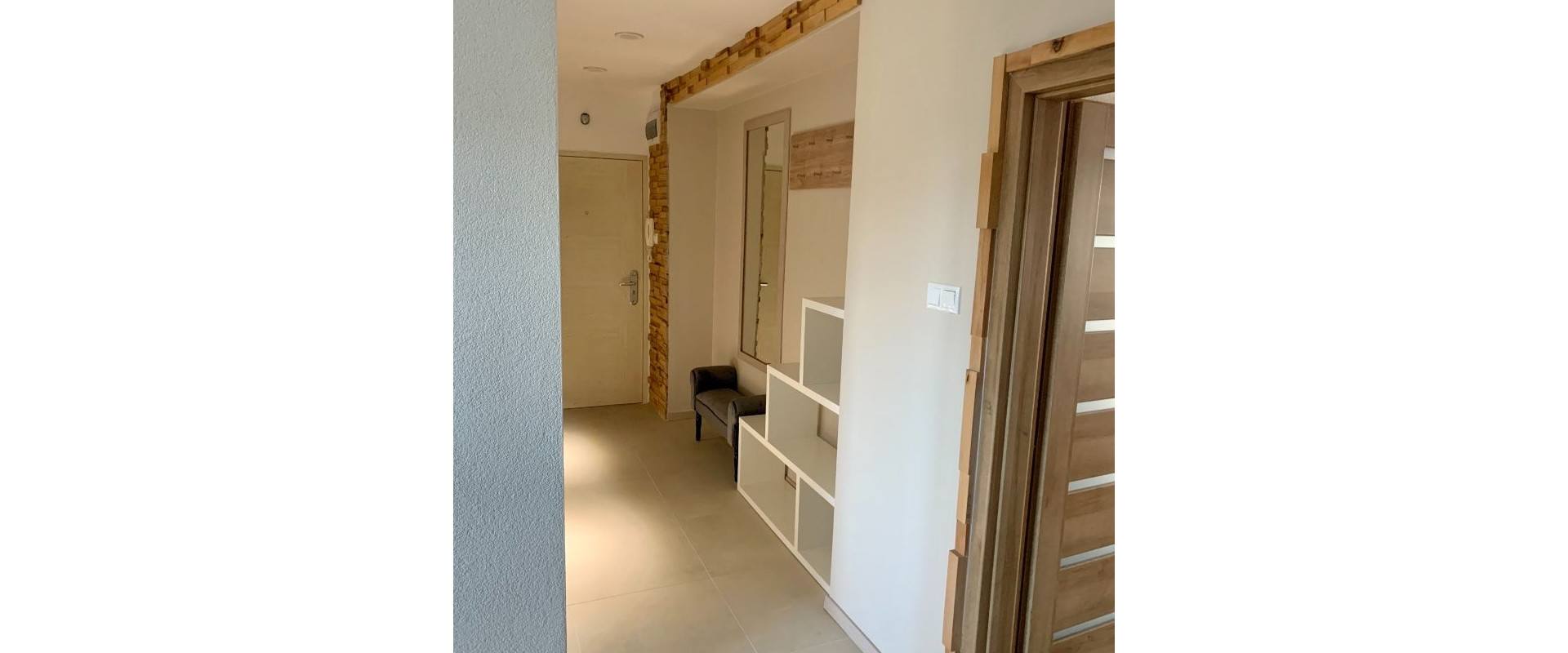 Na Predaj svetlý 2-izbový byt  – centrum Spišská Nová Ves