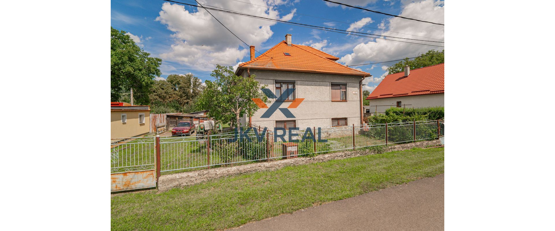 REZERVOVANÉ ! JKV REAL ponúka na predaj rodinný dom na priestrannom pozemku v kľudnej lokalite !