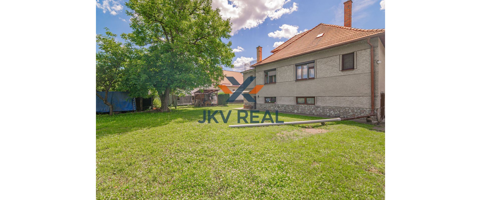 REZERVOVANÉ ! JKV REAL ponúka na predaj rodinný dom na priestrannom pozemku v kľudnej lokalite !