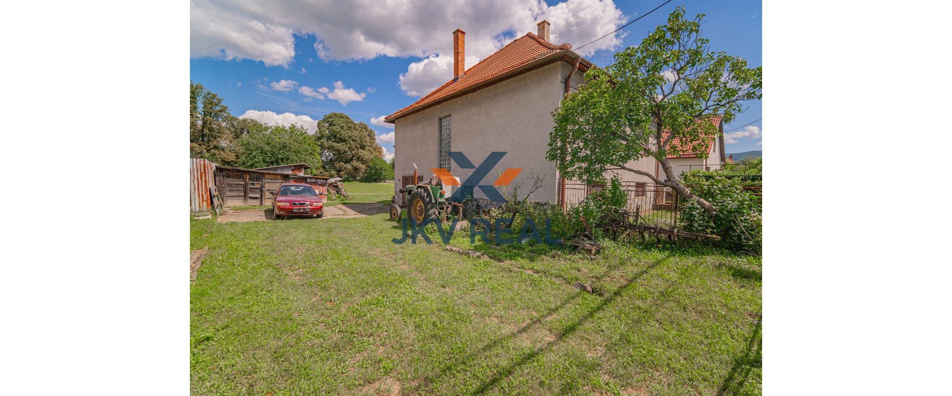 REZERVOVANÉ ! JKV REAL ponúka na predaj rodinný dom na priestrannom pozemku v kľudnej lokalite !