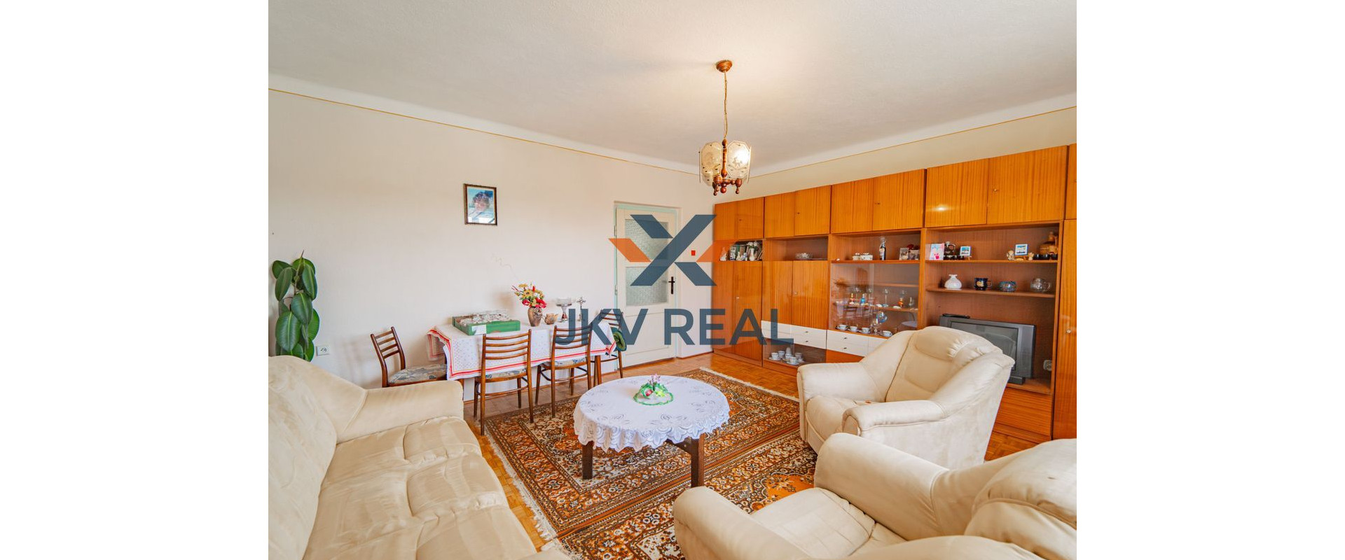 REZERVOVANÉ ! JKV REAL ponúka na predaj rodinný dom na priestrannom pozemku v kľudnej lokalite !