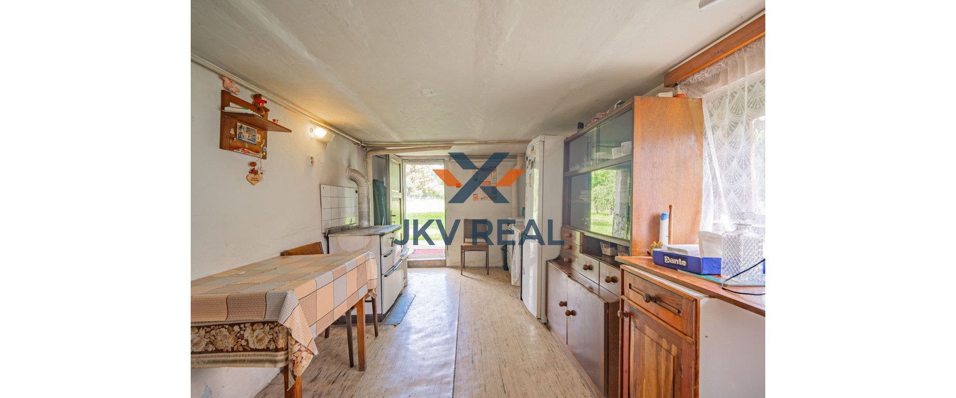 REZERVOVANÉ ! JKV REAL ponúka na predaj rodinný dom na priestrannom pozemku v kľudnej lokalite !