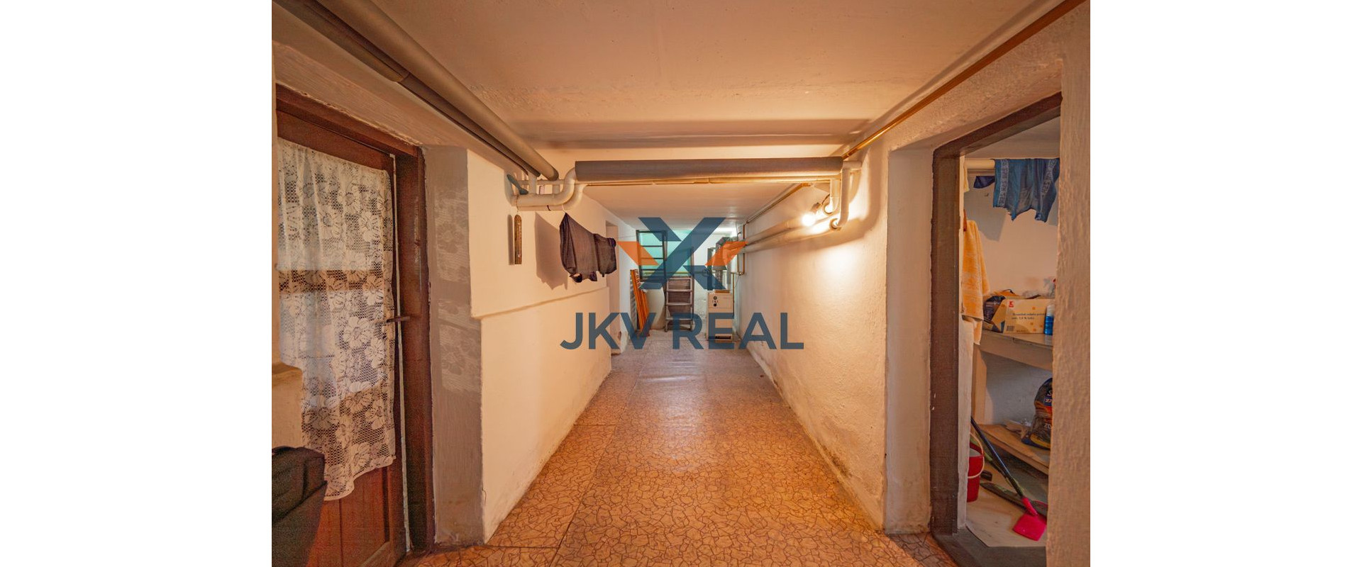 REZERVOVANÉ ! JKV REAL ponúka na predaj rodinný dom na priestrannom pozemku v kľudnej lokalite !