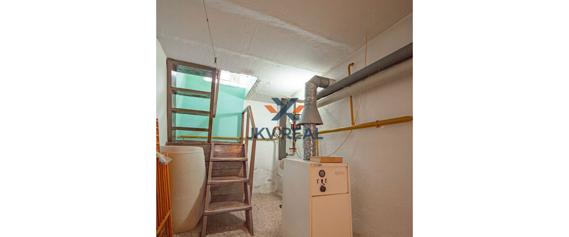 REZERVOVANÉ ! JKV REAL ponúka na predaj rodinný dom na priestrannom pozemku v kľudnej lokalite !