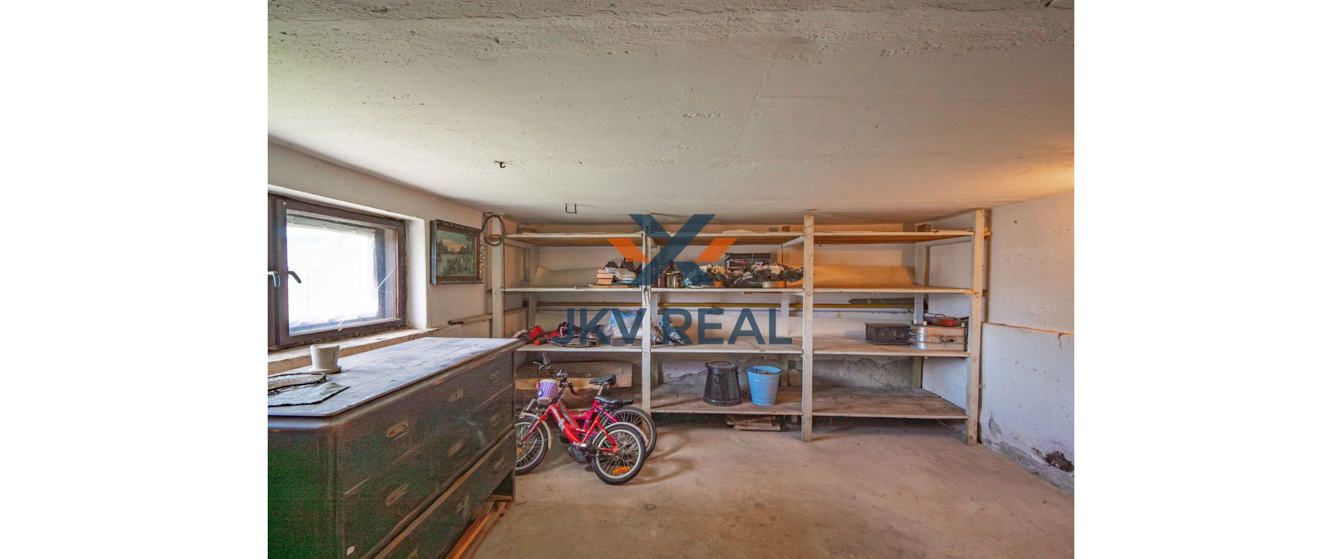 REZERVOVANÉ ! JKV REAL ponúka na predaj rodinný dom na priestrannom pozemku v kľudnej lokalite !