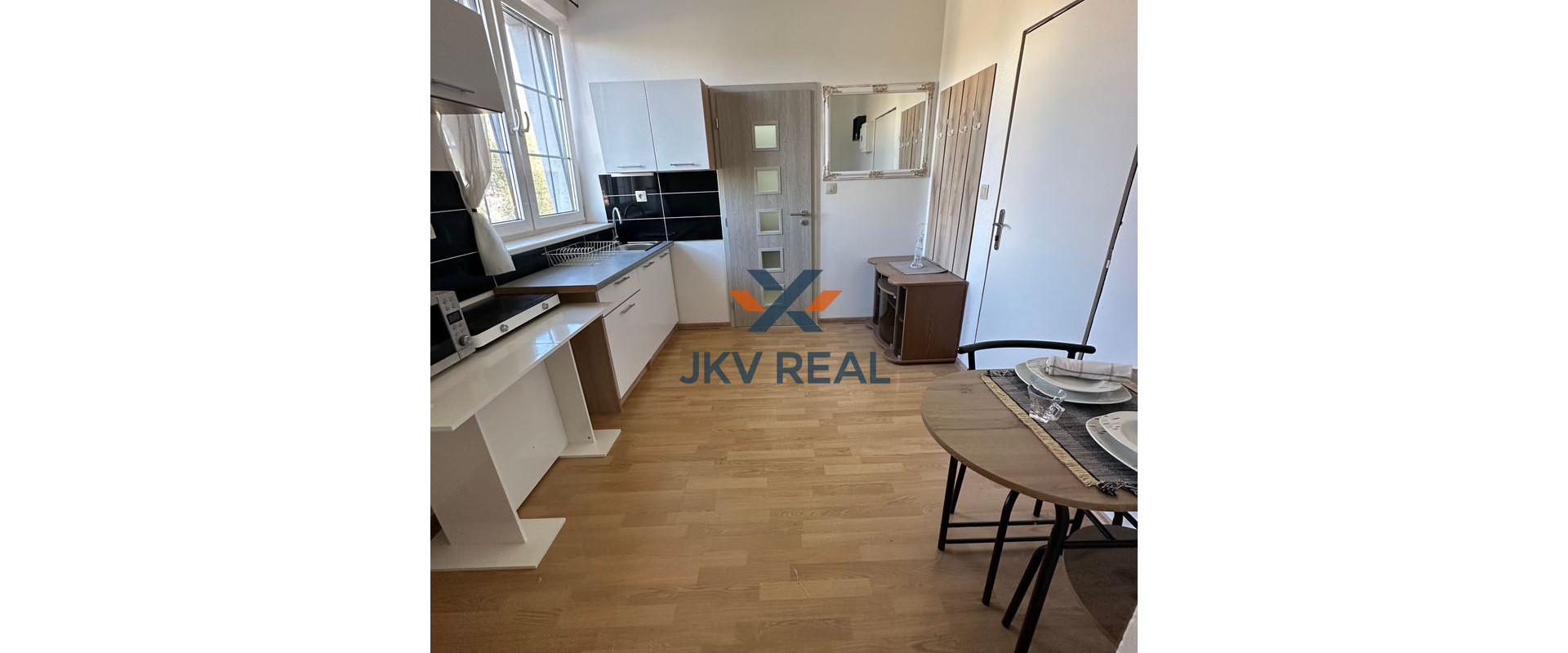 Na predaj 1-izbový byt - pekný, priestranný, zariadený