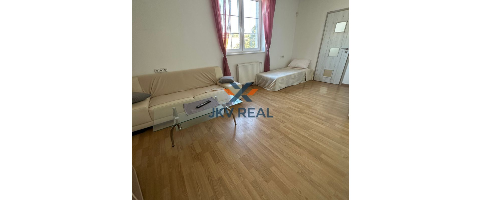 Na predaj 1-izbový byt - pekný, priestranný, zariadený