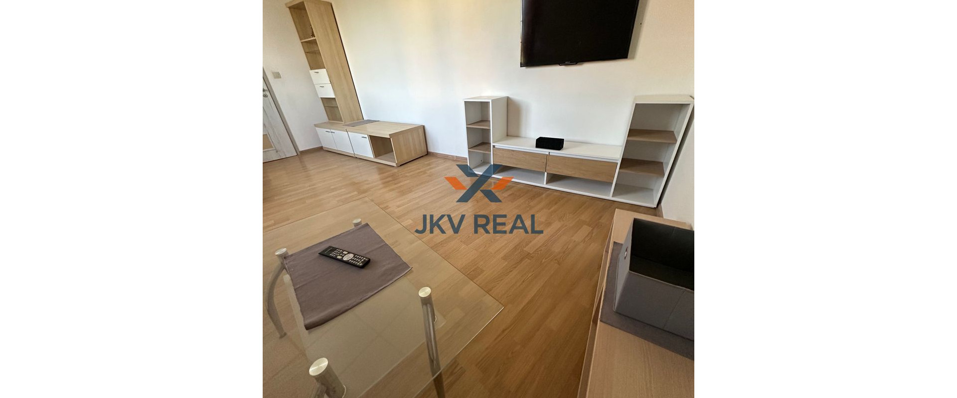 Na predaj 1-izbový byt - pekný, priestranný, zariadený