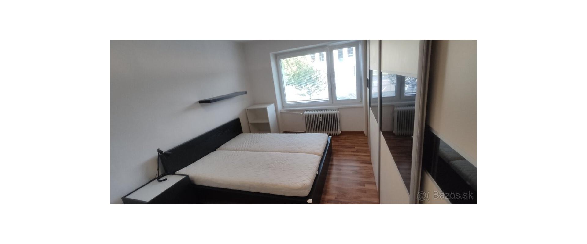 Prenajom zariadeny 3-izbovy byt vedla univerzity