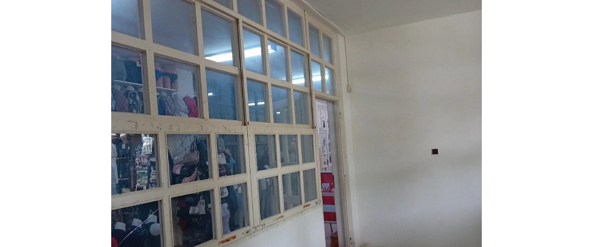 Obchodný priestor na predaj na tržnici v Komárne.