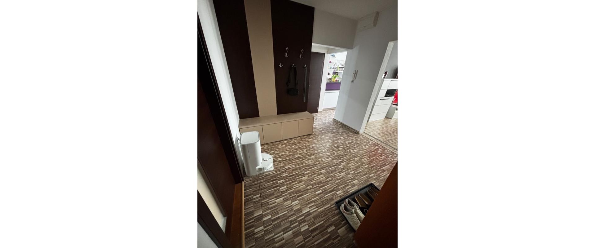 Prenajmeme veľký 3 izbový byt v Prievidzi na Zapotôčkach.