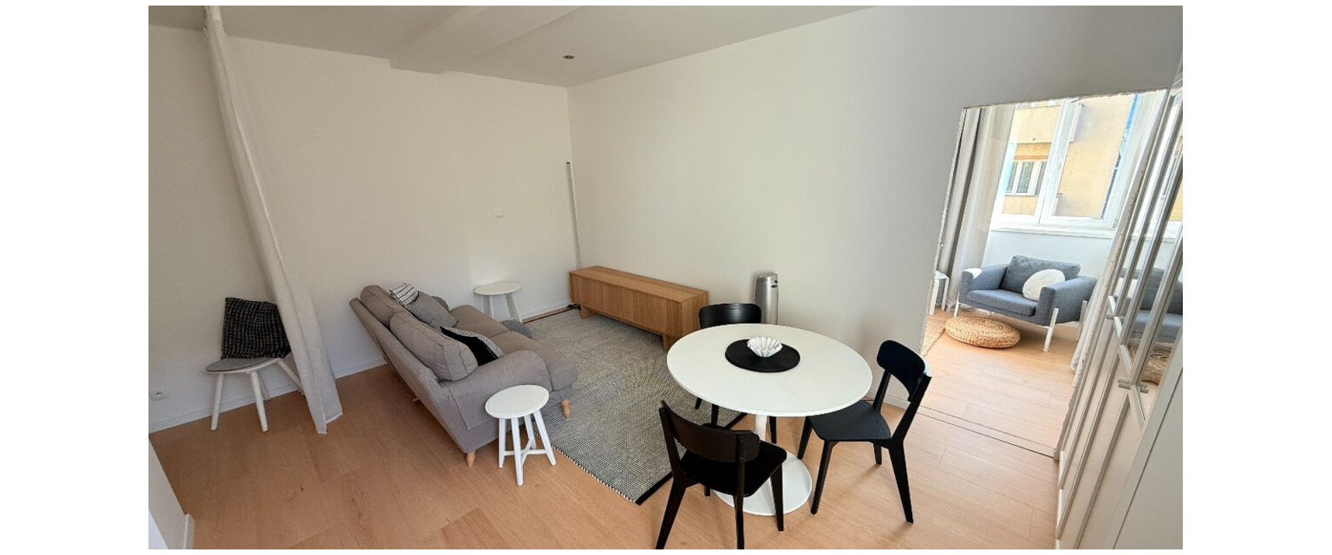 Prenájom čerstvo zrekonštruovaného 2 izbového bytu v centre