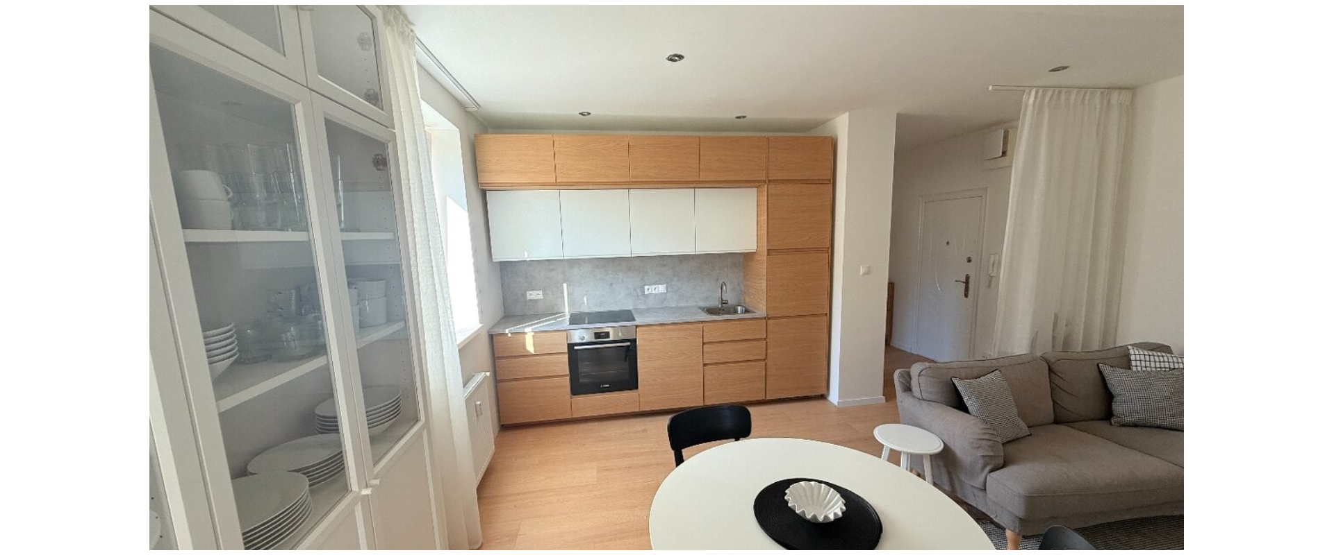 Prenájom čerstvo zrekonštruovaného 2 izbového bytu v centre