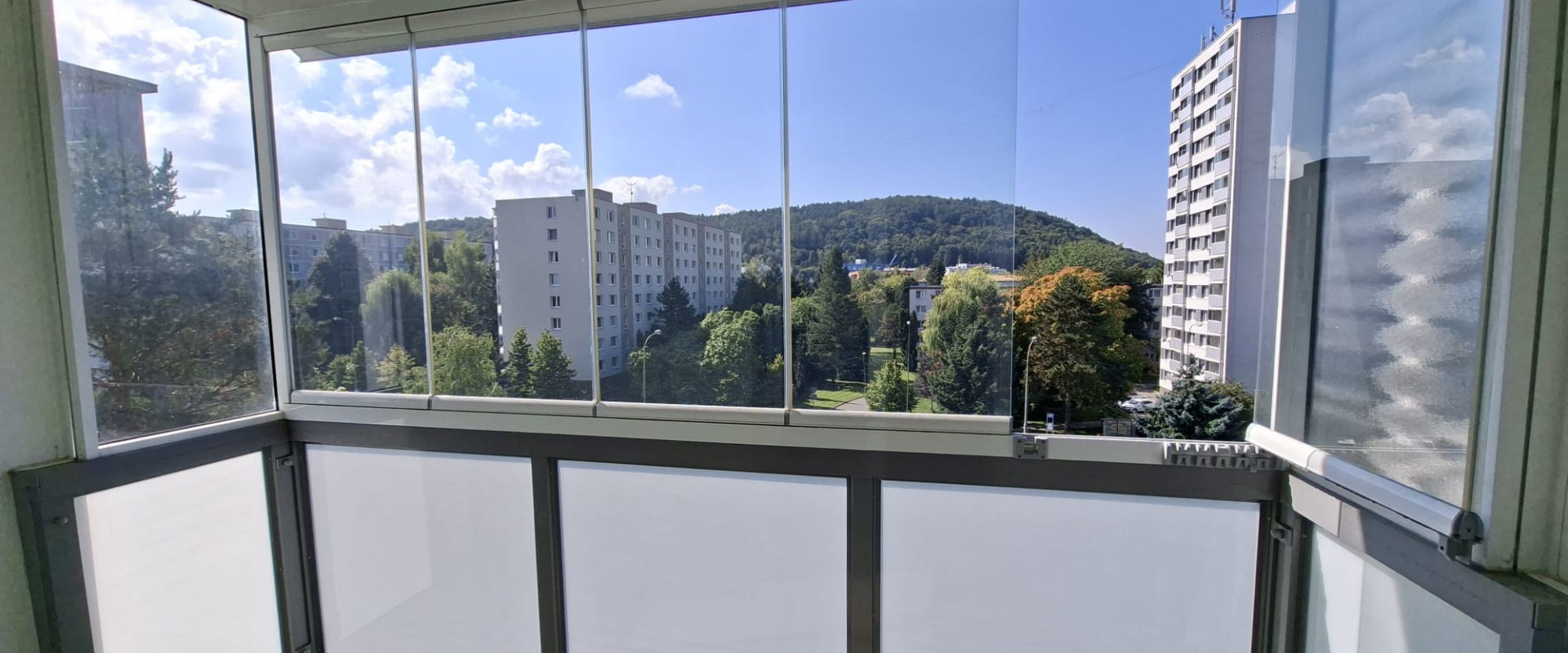 PRENÁJOM 2-izbový svetlý byt Nová Dubnica