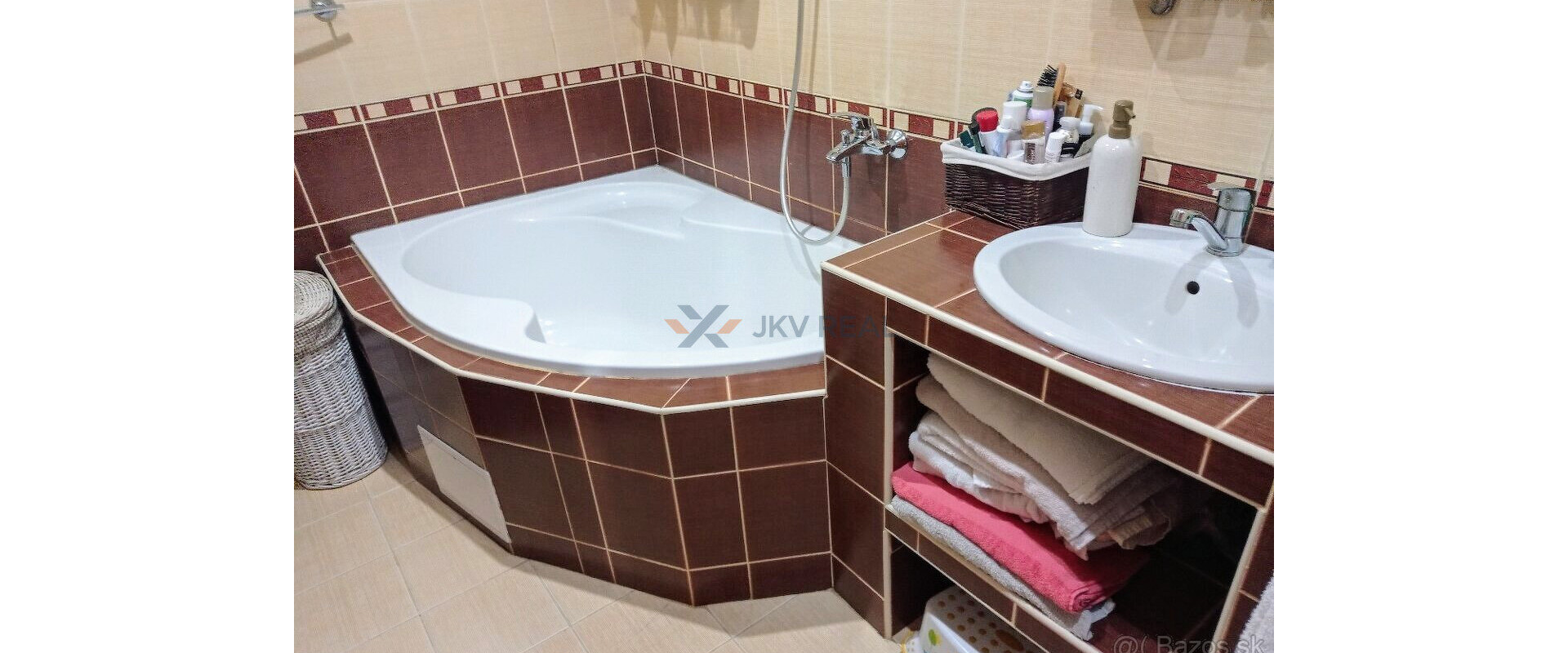 Predaj: Priestranný 3-izbový Byt s Balkónom na Vyhľadávanom Sídlisku 3 v Humennom!