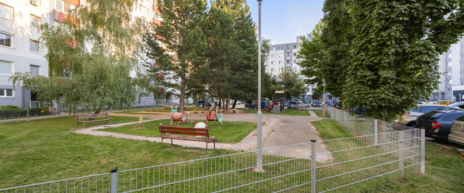 Priestranný 4i byt vo vyhľadávanej lokalite Vrakune!