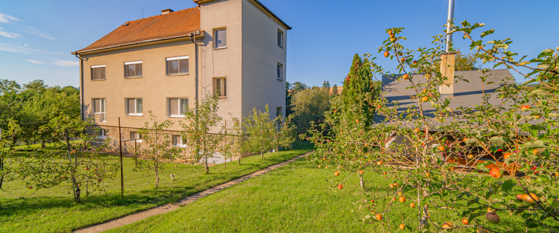 EXKLUZÍVNE !  RODINNÝ DOM S POZEMKOM 3806M2  MORAVANY nad Váhom