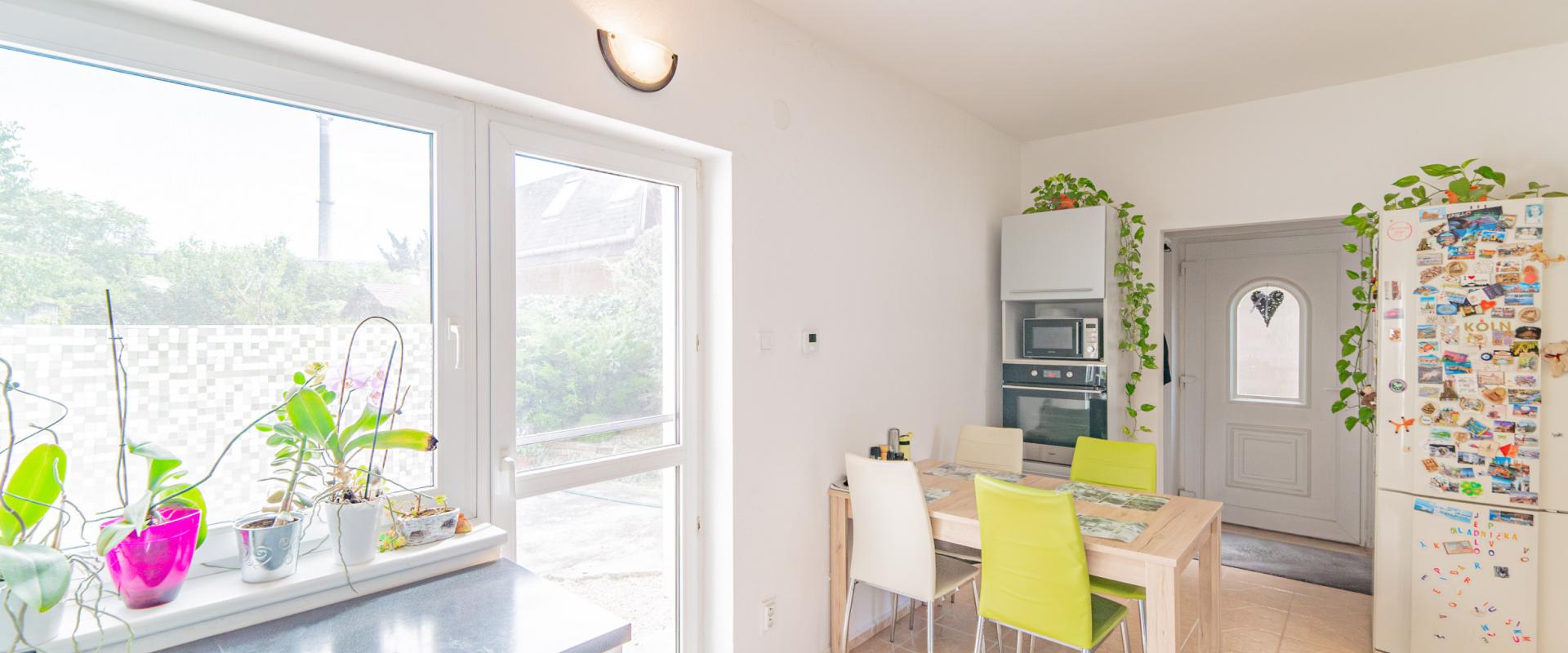 3D Obhliadka!! Veľký RD s bazénom priamo v Nových Zámkoch