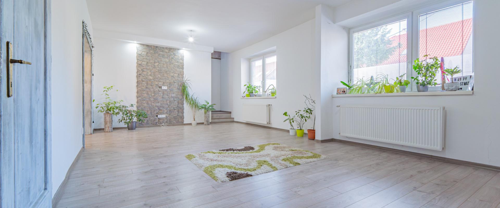 3D Obhliadka!! Veľký RD s bazénom priamo v Nových Zámkoch