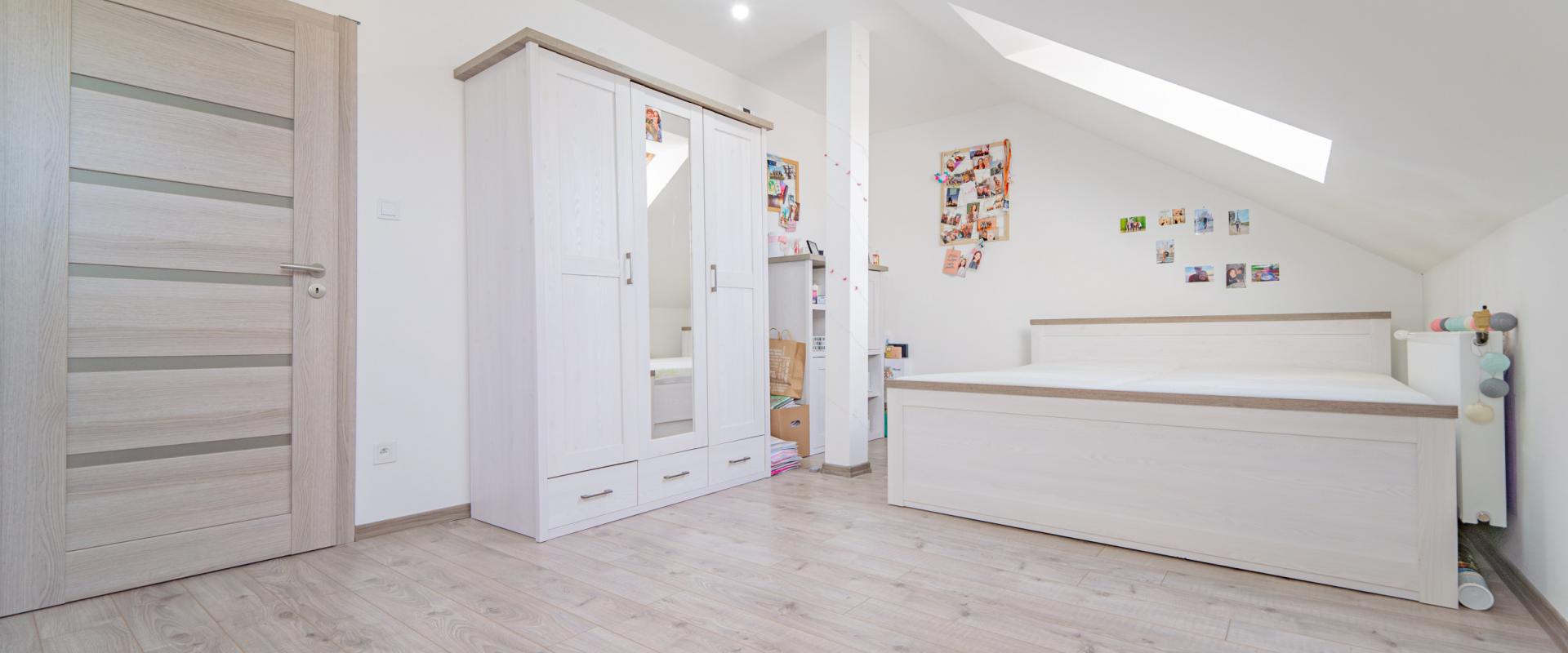 3D Obhliadka!! Veľký RD s bazénom priamo v Nových Zámkoch