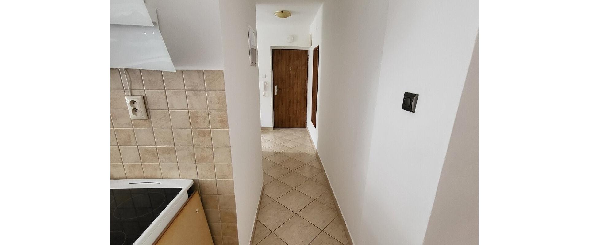 Slnečný 2-izbový byt s balkónom v tichej časti Prievidze