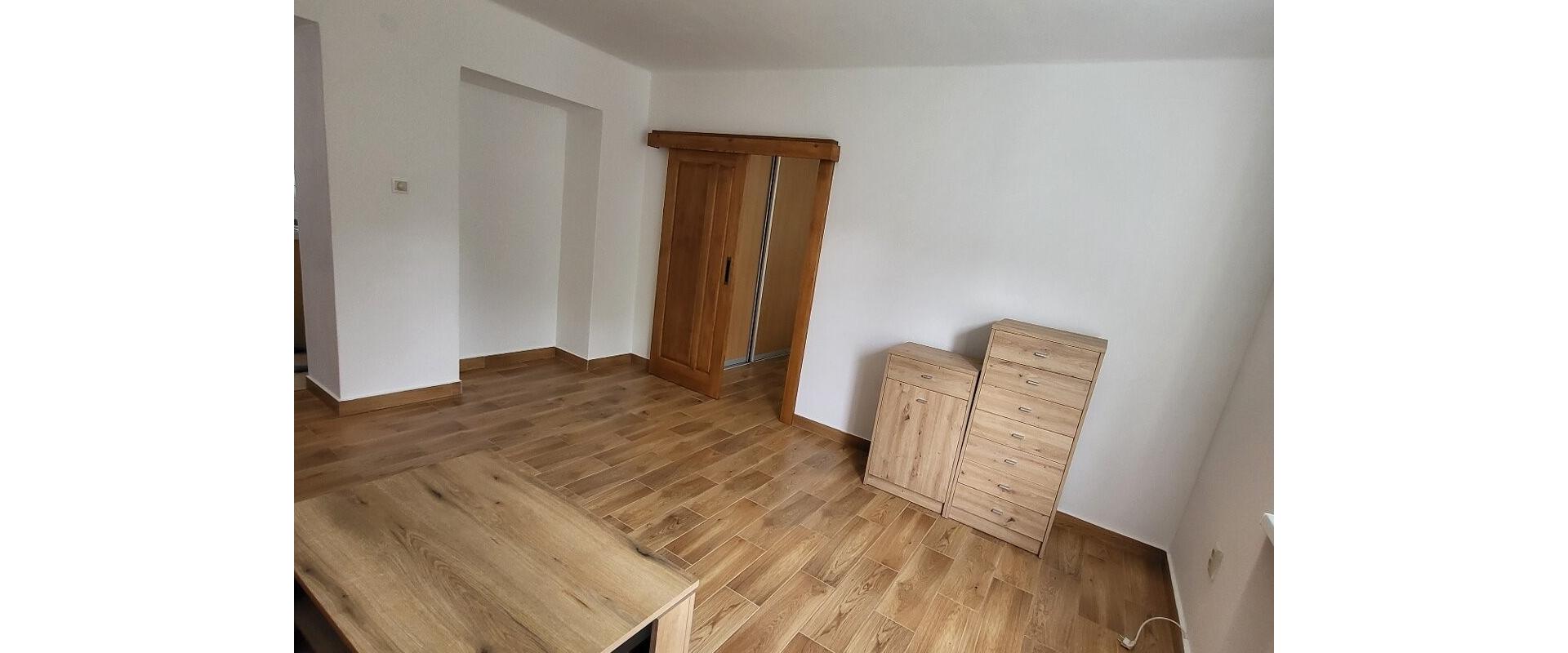 Slnečný 2-izbový byt s balkónom v tichej časti Prievidze