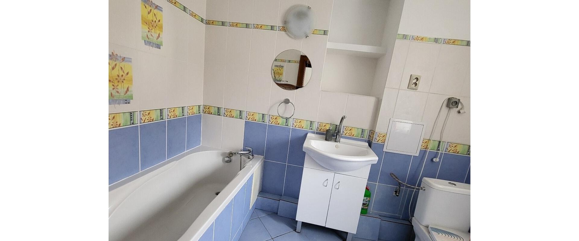 Slnečný 2-izbový byt s balkónom v tichej časti Prievidze