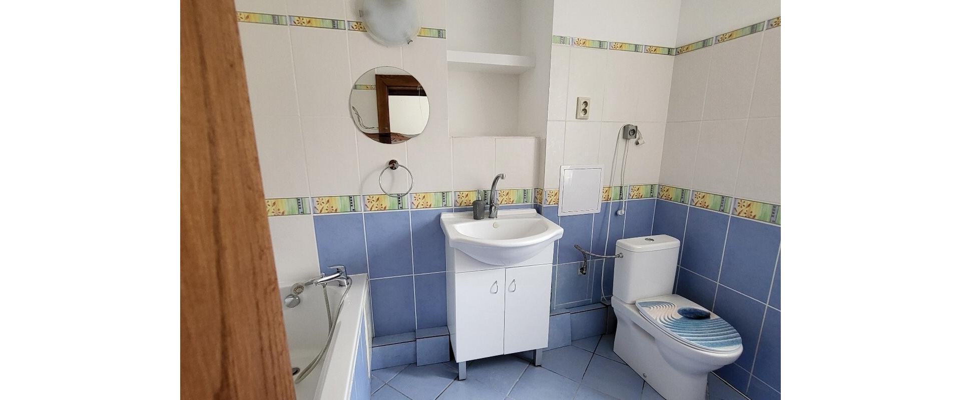 Slnečný 2-izbový byt s balkónom v tichej časti Prievidze