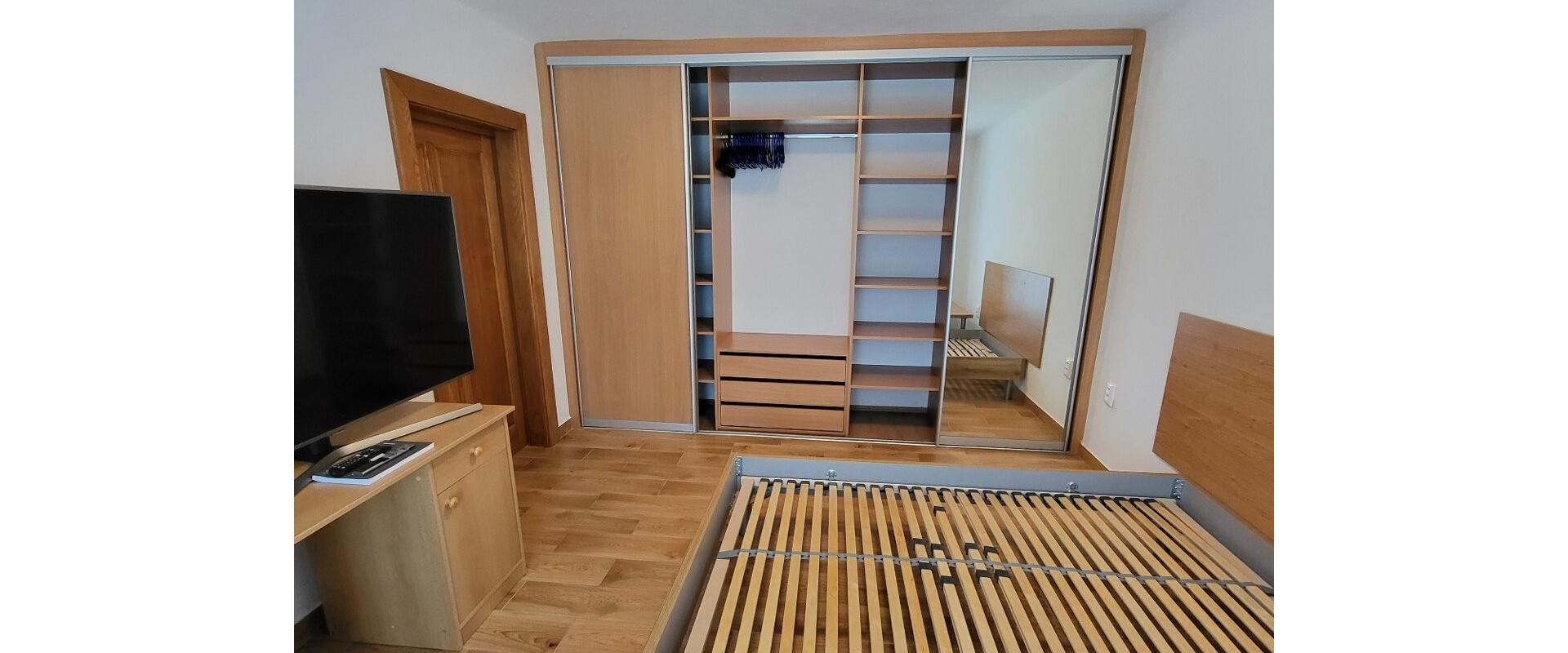 Slnečný 2-izbový byt s balkónom v tichej časti Prievidze