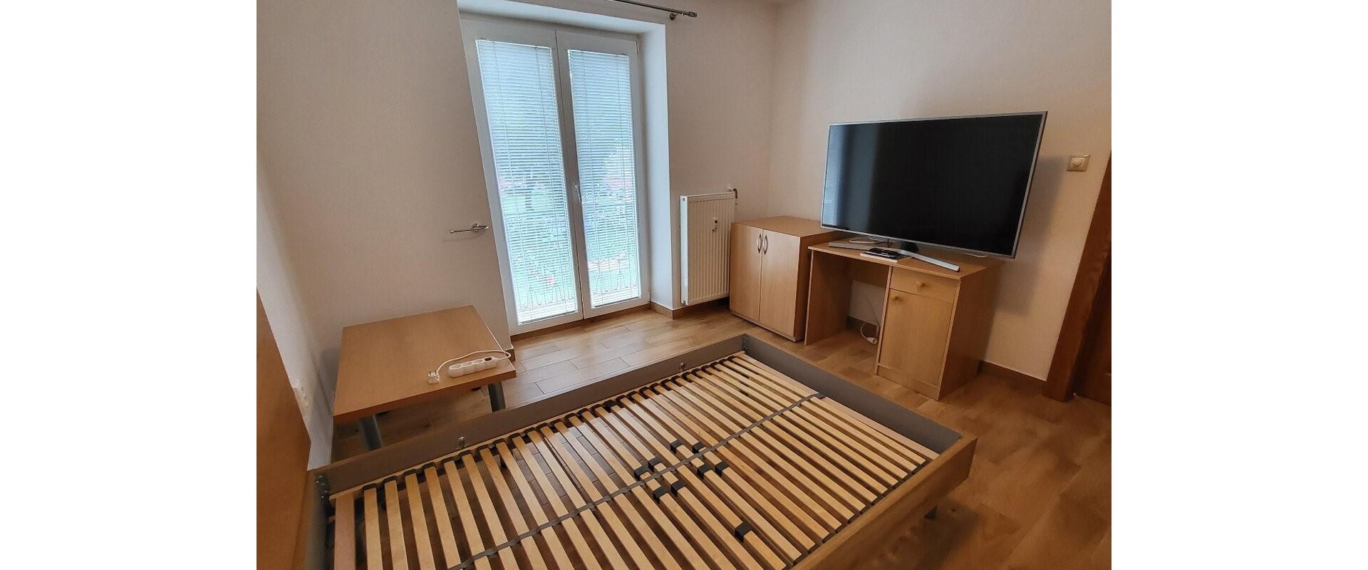 Slnečný 2-izbový byt s balkónom v tichej časti Prievidze