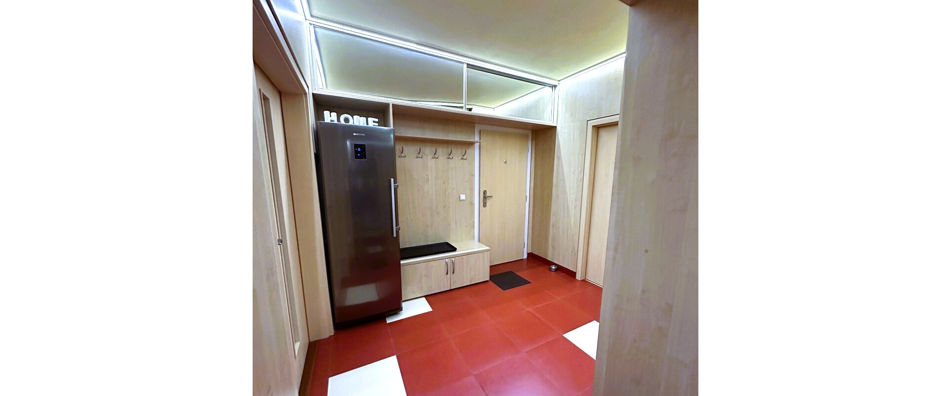 Veľmi pekný moderný 3 izbový byt na predaj v Prievidzi.