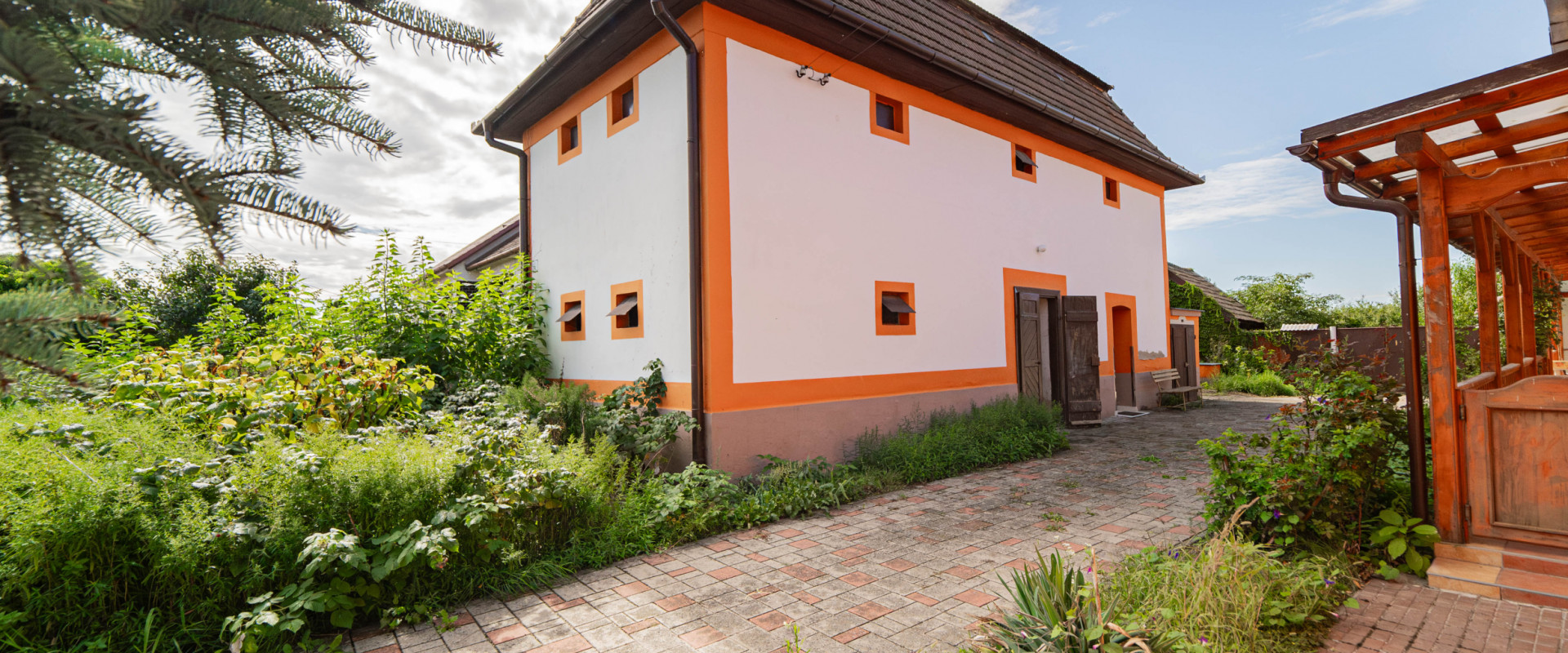 ZNÍŽENÁ CENA!! 3D Obhliadka! RD v blízkosti Nových Zámkov