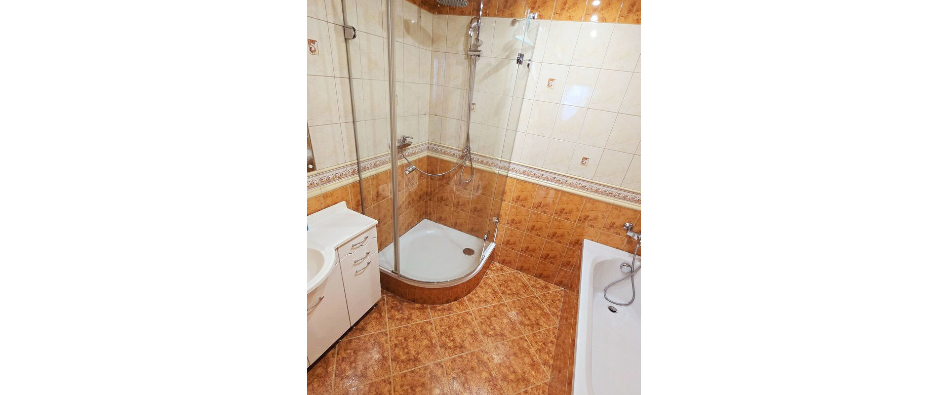 Prenájom: Zrekonštruovaný 3-izbový Byt s Balkónom na Kukorelliho Ulici!