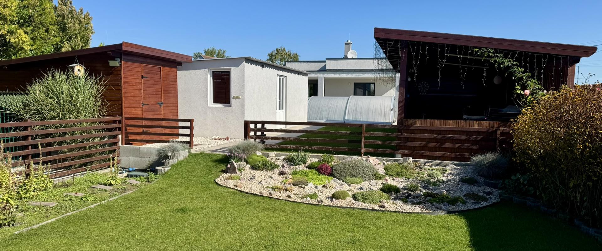 Moderný 5 izbový rodinný dom & bazén a altánok - Veľké Úľany