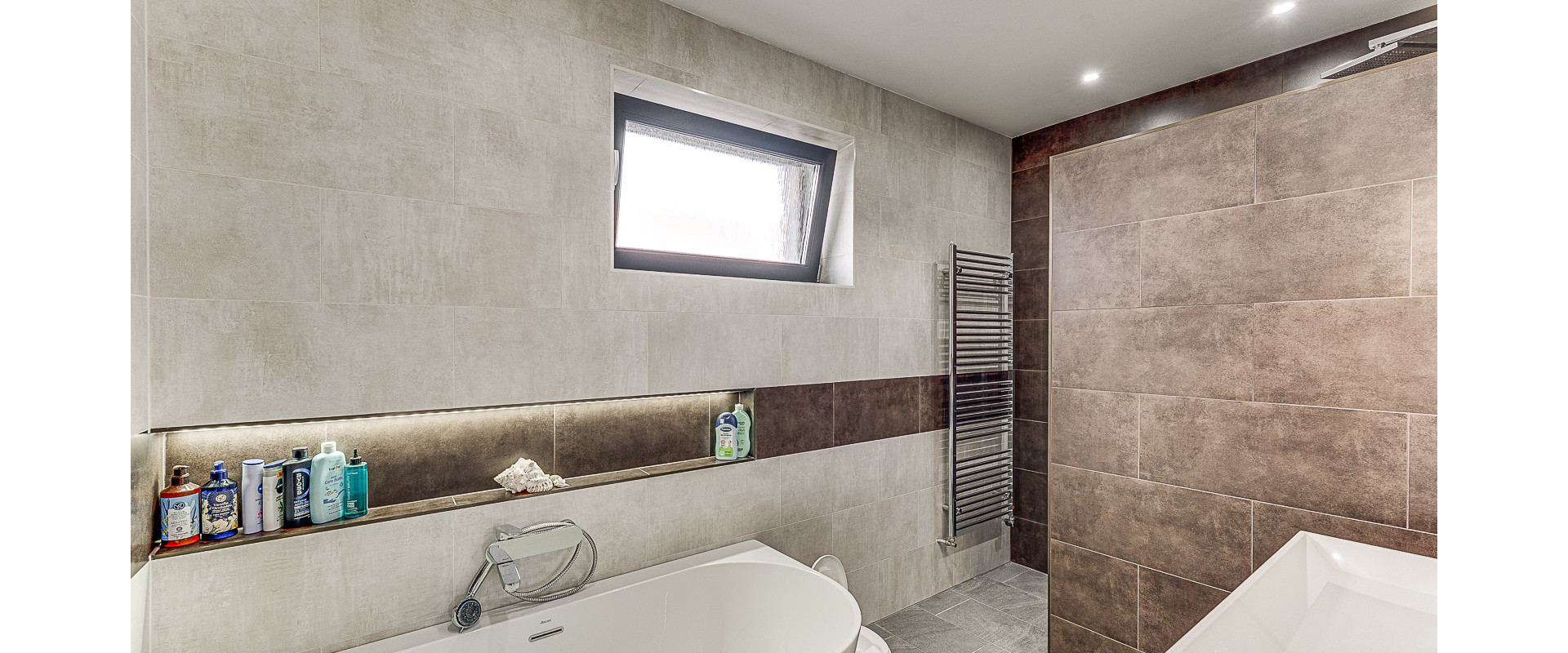 Moderný 5 izbový rodinný dom & bazén a altánok - Veľké Úľany