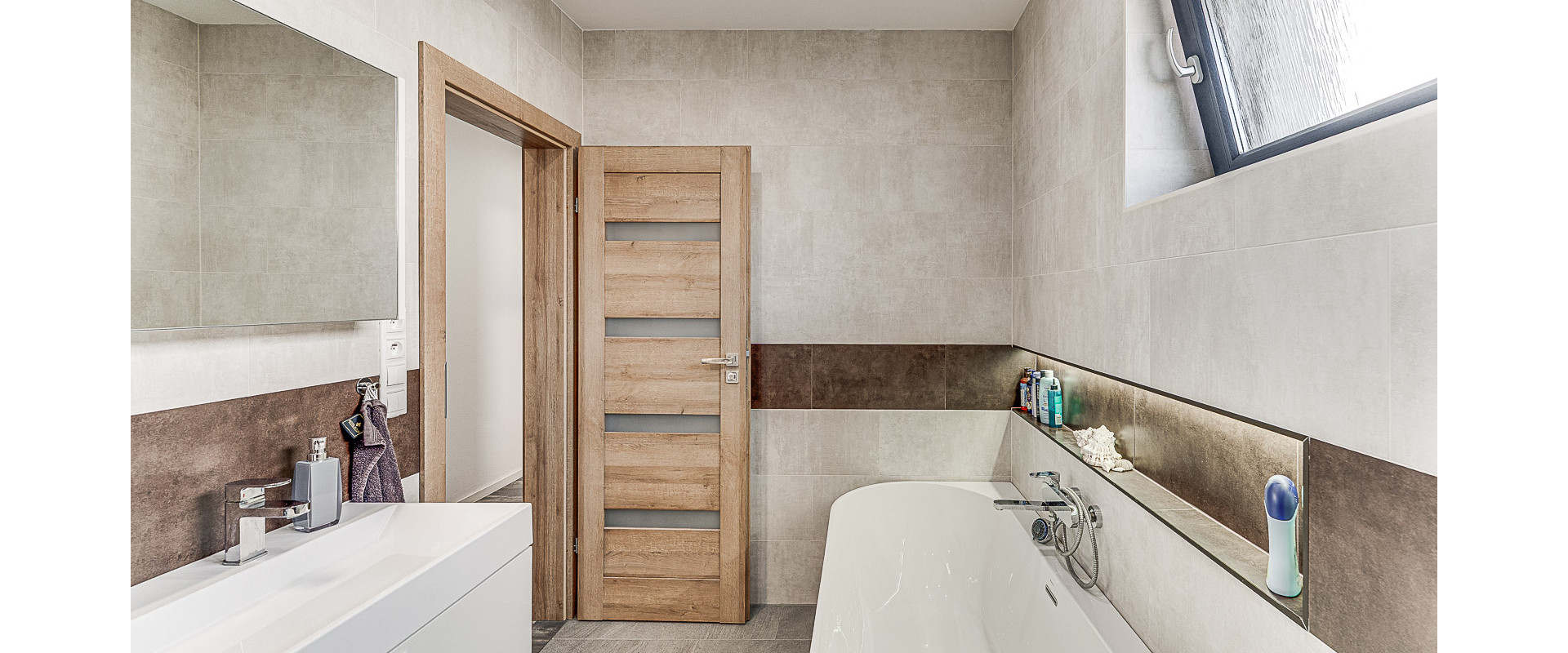 Moderný 5 izbový rodinný dom & bazén a altánok - Veľké Úľany