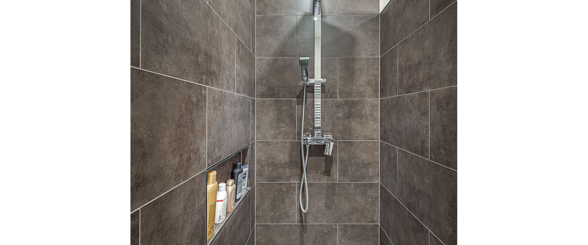 Moderný 5 izbový rodinný dom & bazén a altánok - Veľké Úľany